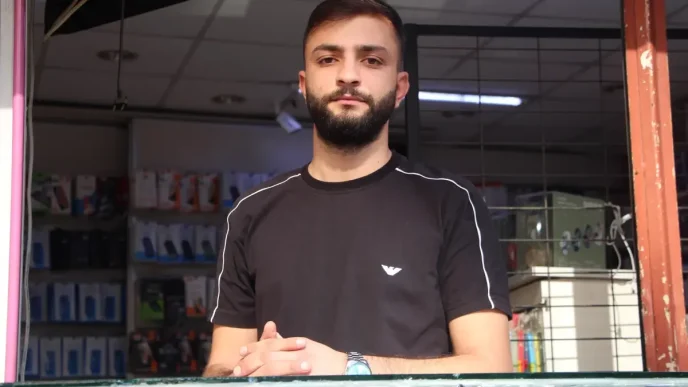 Misir Carsisinda hirsizlik 25 akilli telefon calindi