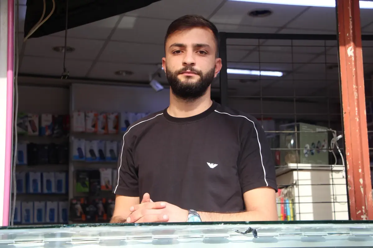 Misir Carsisinda hirsizlik 25 akilli telefon calindi