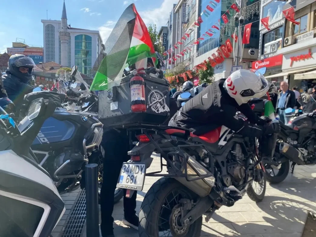 Motorcular Gazze Icin Farkindalik Surusu Duzenledi