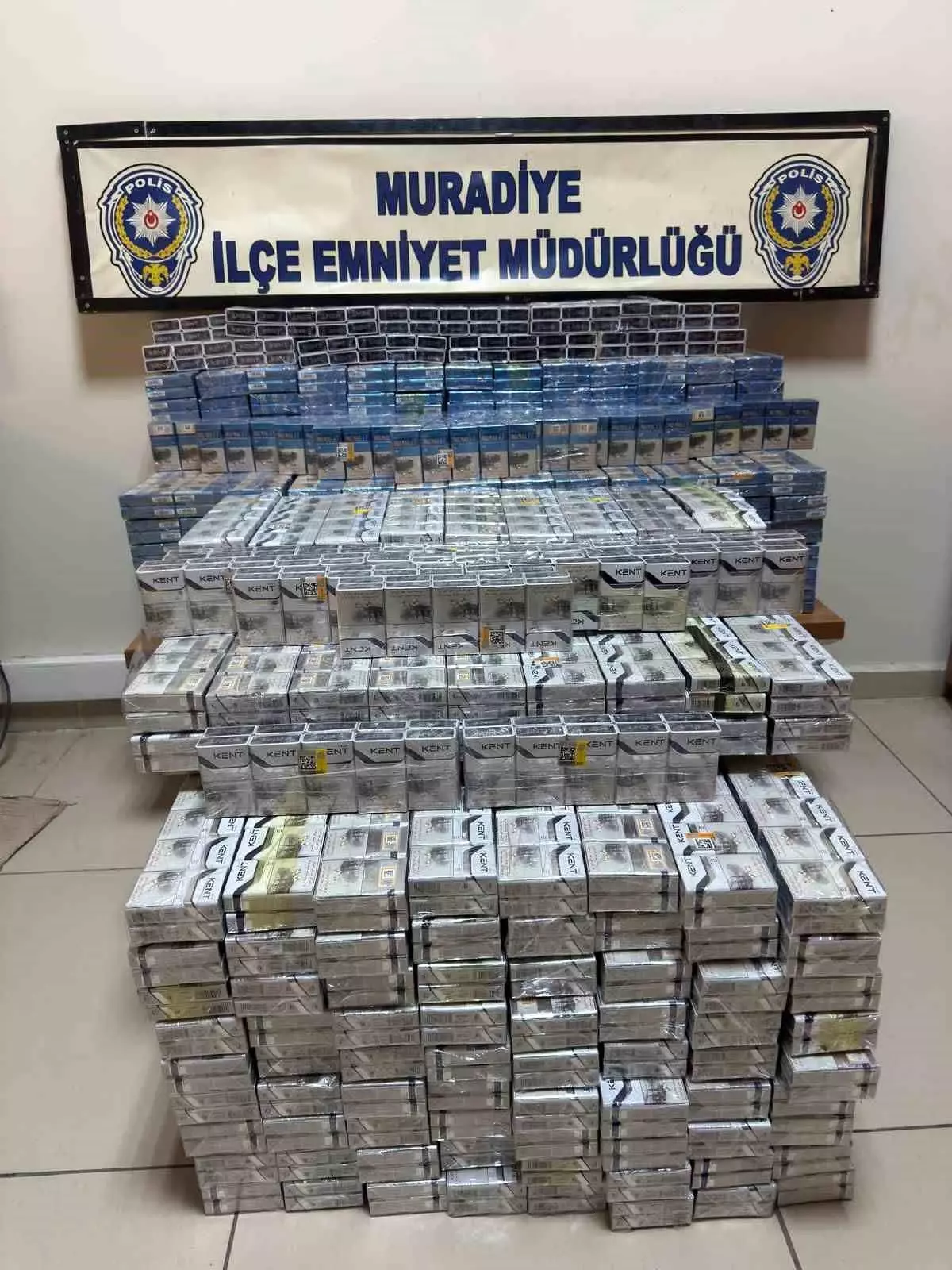Muradiyede 3 Bin 750 Paket Kacak Sigara Ele Gecirildi