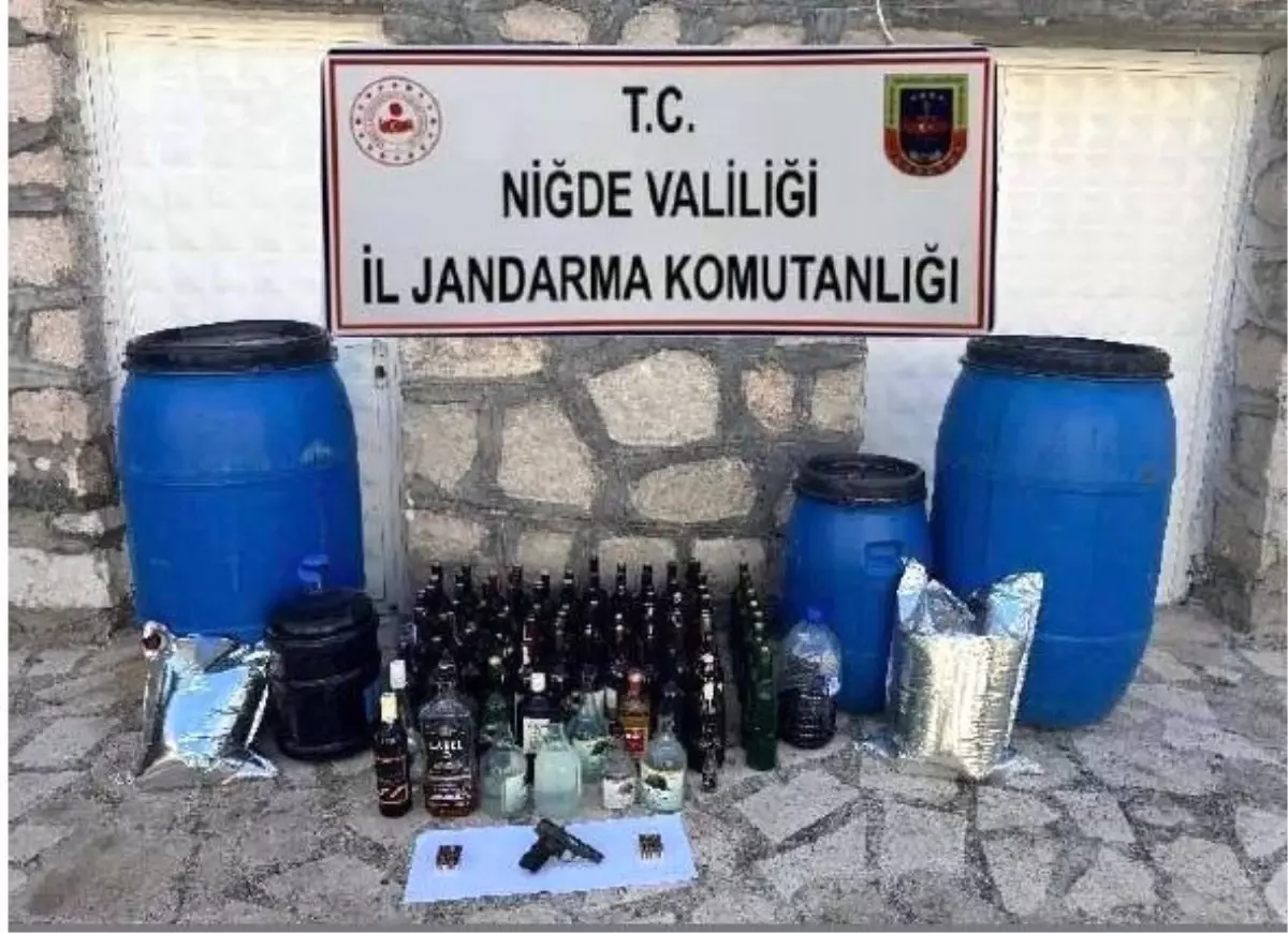 Nigdede Kacak Alkol Operasyonu 550 Litre Sarap ve Ruhsatsiz Tabanca