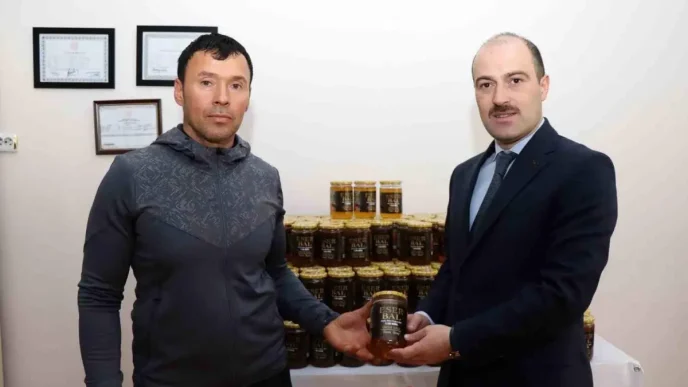 Organik Bal Ureticisinden Ihtiyac Sahiplerine Bagis