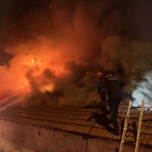 Osmangazide Otomotiv Yedek Parca Isletmesinde Yangin Cikti
