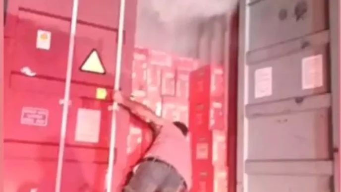 Osmaniyede Makarna Yuklu Tir Yangini