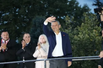 Ozgur Ozel Mesruiyet okyanus otesinden Amerikadan alinmaz milletten alinir