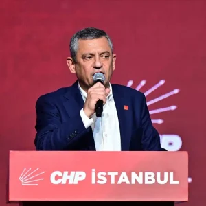 Ozgur Ozel Mucadele ve Cesaret Vaat Ediyorum