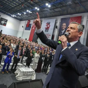 Ozgur Ozel Sirf bizi cildirtmak icin dort tegmeni ordudan ihrac