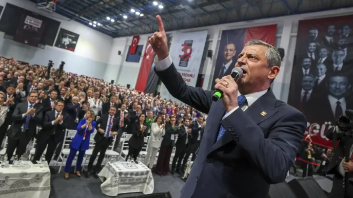 Ozgur Ozel Sirf bizi cildirtmak icin dort tegmeni ordudan ihrac