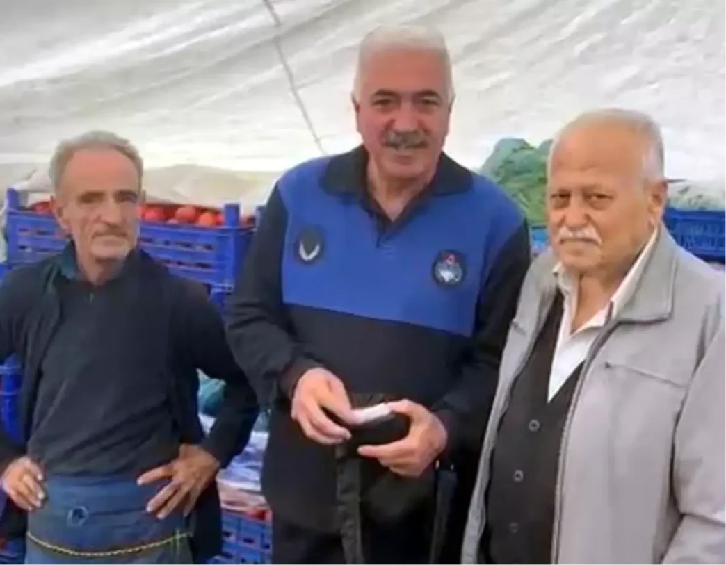 Pazarci Mefhar Karademir Buldugu Cantayi Sahibine Teslim Etti