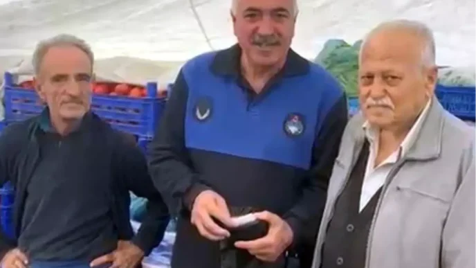 Pazarci Mefhar Karademir Buldugu Cantayi Sahibine Teslim Etti