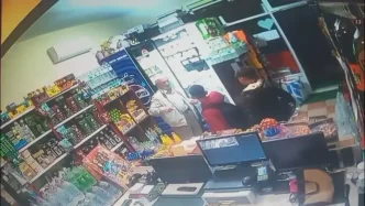 Pendikte Cocuklar Marketten 20 Bin Liralik Telefon Caldi