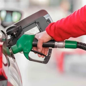 Petrol fiyati dustu akaryakita indirim gorundu