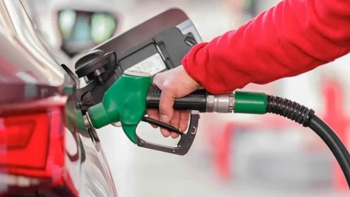 Petrol fiyati dustu akaryakita indirim gorundu