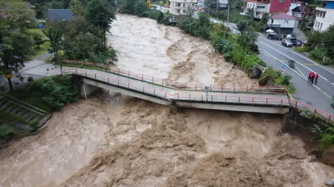 Rizede Sel ve Heyelan Sonrasi Maddi Hasar 12 Milyar Lira
