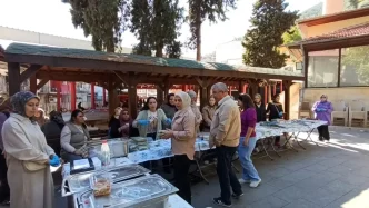 Saimbeylideki Kadinlar Gazzeye Destek Icin Yiyecek ve El Isi Urunleri