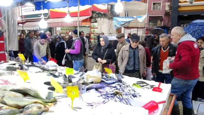 Samsunda Balik Fiyatlari Dustu Hamsi ve Istavrit 75 Lira