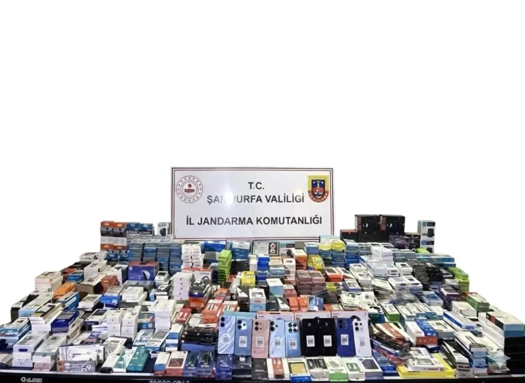 Sanliurfada Gumruk Kacagi Cep Telefonu ve Aksesuarlari Ele Gecirildi