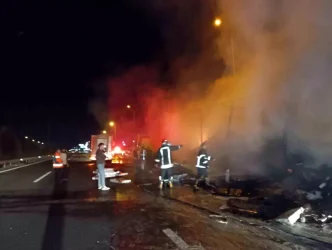 Sanliurfada Televizyon Yuklu Tir Alev Alev Yandi