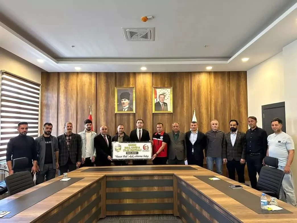 Sasonda Acik Artirmada 340 Bin Liraya Satilan Bal Ureticilere Destek