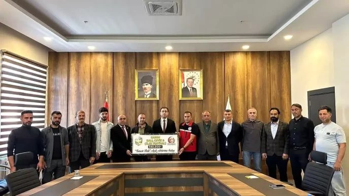 Sasonda Acik Artirmada 340 Bin Liraya Satilan Bal Ureticilere Destek