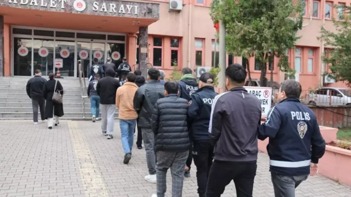 Siber Dolandiricilik Operasyonunda 14 Tutuklama