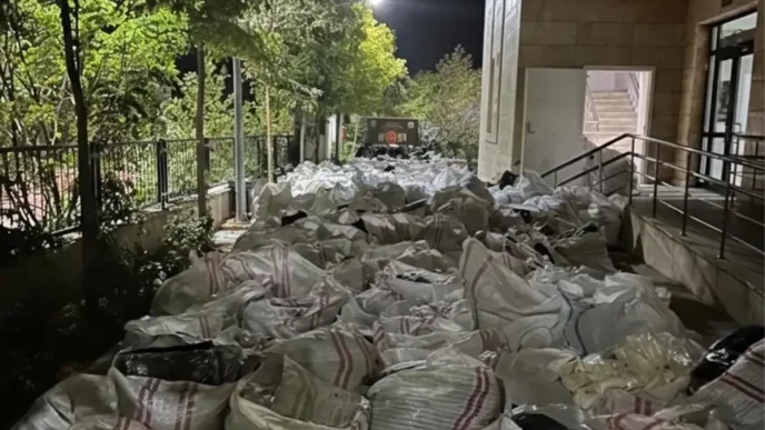Silopide Gumruk Kacagi Esya Satisi Yapan 3 Kisi Gozaltina Alindi