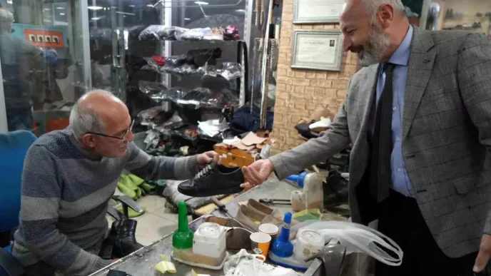 Sonbaharla Birlikte Ayakkabi Tamircilerine Talep Artti