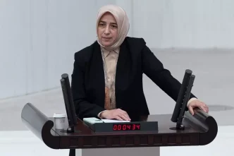 Sozleri tepki ceken Ozlem Zengin kursuye cikip duzeltme yapti