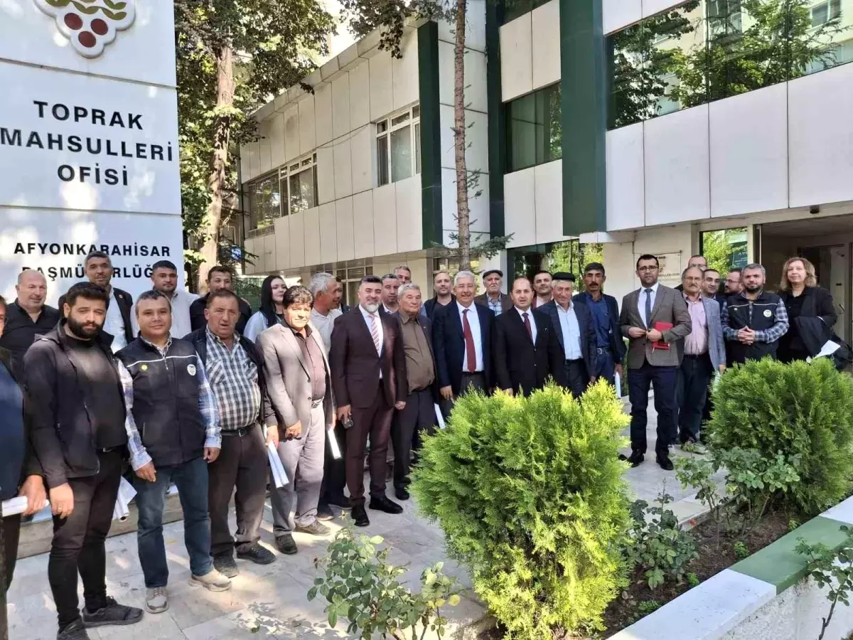 TMO Afyonkarahisarda Hashas Ekim Uygulamalari Icin Bilgilendirme Toplantisi Duzenledi