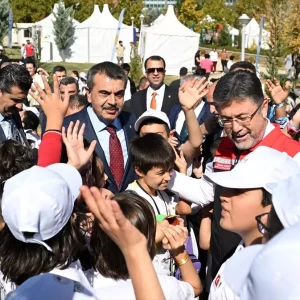 Tarim ve Orman Bakani Yumakli Cocuk Senligini Ziyaret Etti