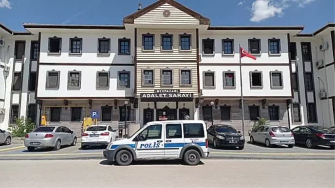 Tavuk Kumesinde Calinti Skandali Isci Cifti Tutuklandi