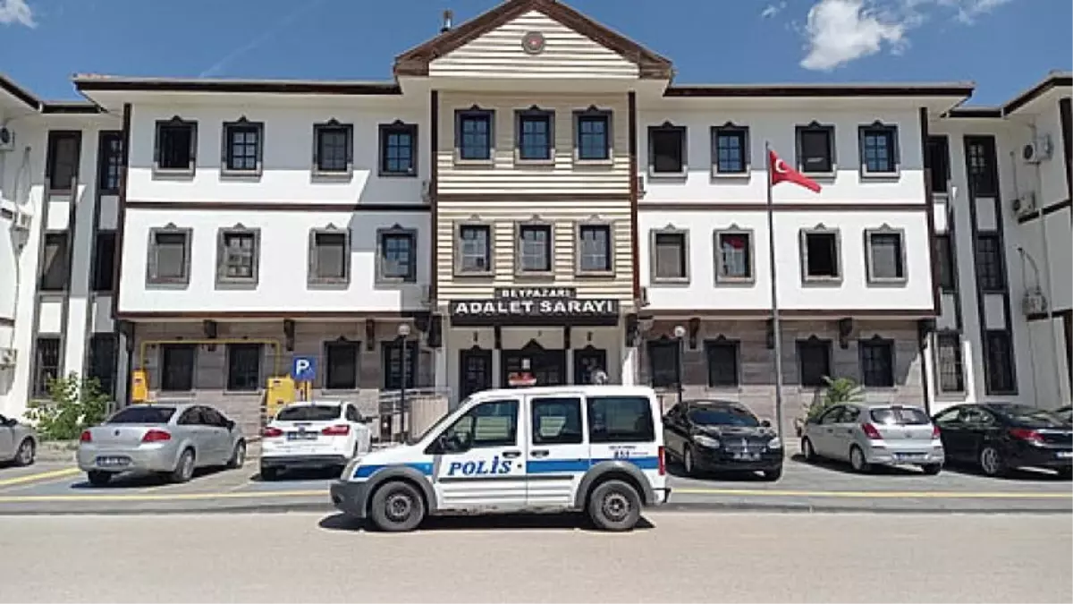 Tavuk Kumesinde Calinti Skandali Isci Cifti Tutuklandi