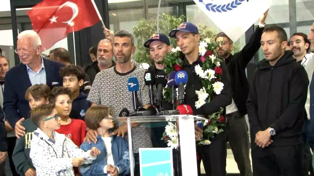Toprak Razgatlioglu 2025 Dunya Superbike Sampiyonu Olarak Yurda Dondu