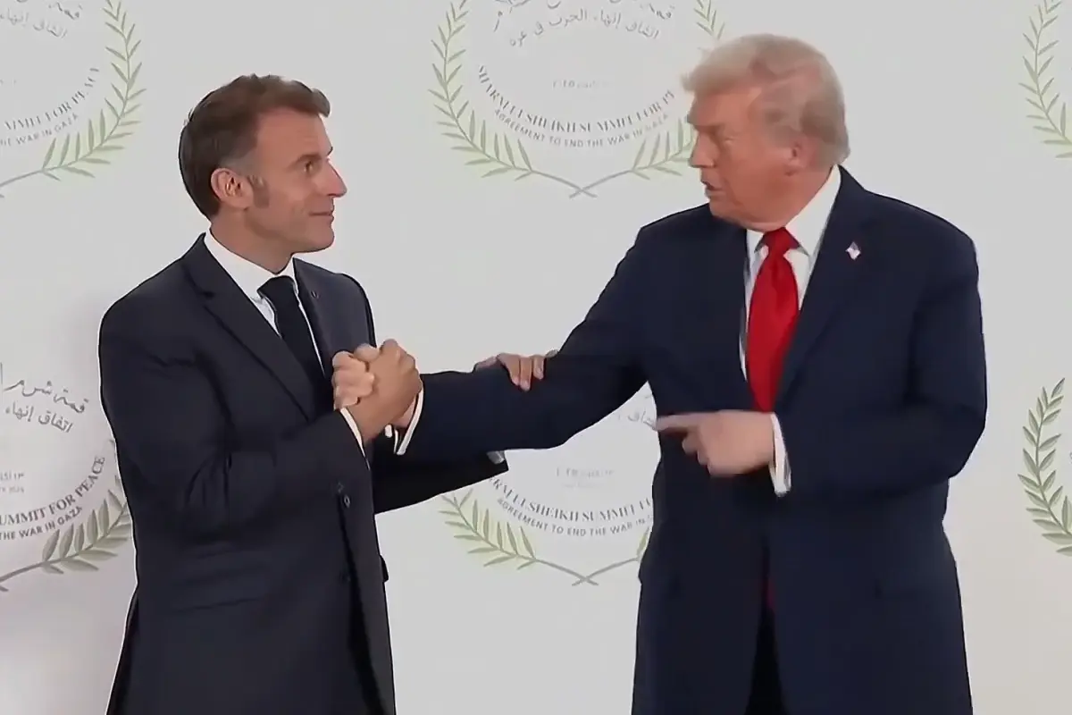 Trump ile Macron bilek guresi sirasinda ne konustu Kavgayi dudak