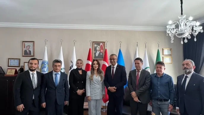 Tunus Buyukelcisi ULUSKONu Ziyaret Etti