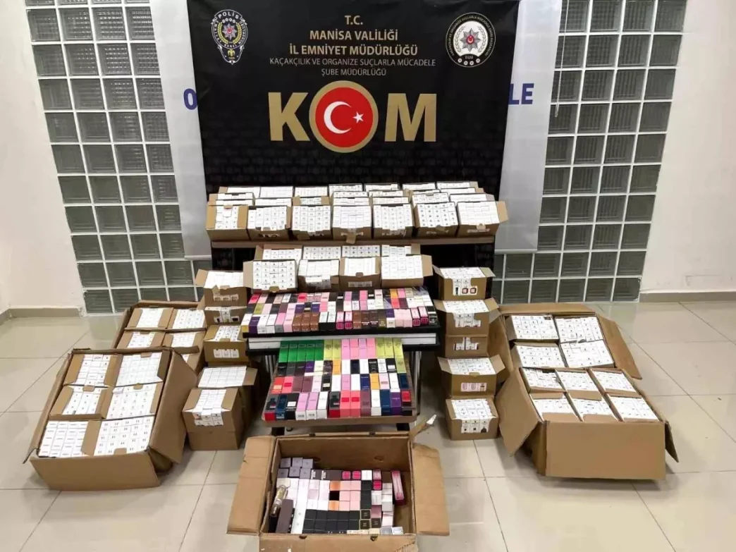 Turgutlu'da Gümrük Kaçağı Parfüm Operasyonu 2 Turgutluda Gumruk Kacagi Parfum Operasyonu