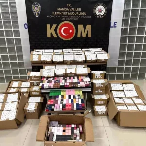 Turgutluda Gumruk Kacagi Parfum Operasyonu