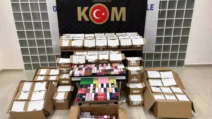 Turgutlu'da Gümrük Kaçağı Parfüm Operasyonu 10 Turgutluda Gumruk Kacagi Parfum Operasyonu