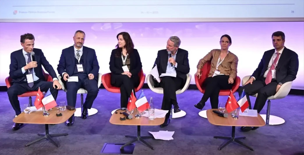 Turkiye Fransa Is Forumu Pariste Duzenlendi