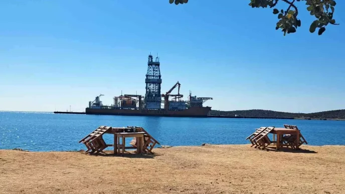 Turkiyenin 5 Sondaj Gemisi West Draco Mersin Limanina Yanasti