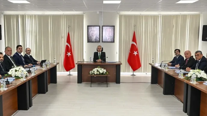Ulastirma Bakani Uraloglu Rize Iyidere Lojistik Limanini Inceledi