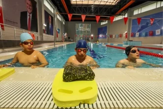 Umraniyede Engelsiz Spor Merkezi Ozel Gereksinimli Bireyler icin Yuzme Takimi