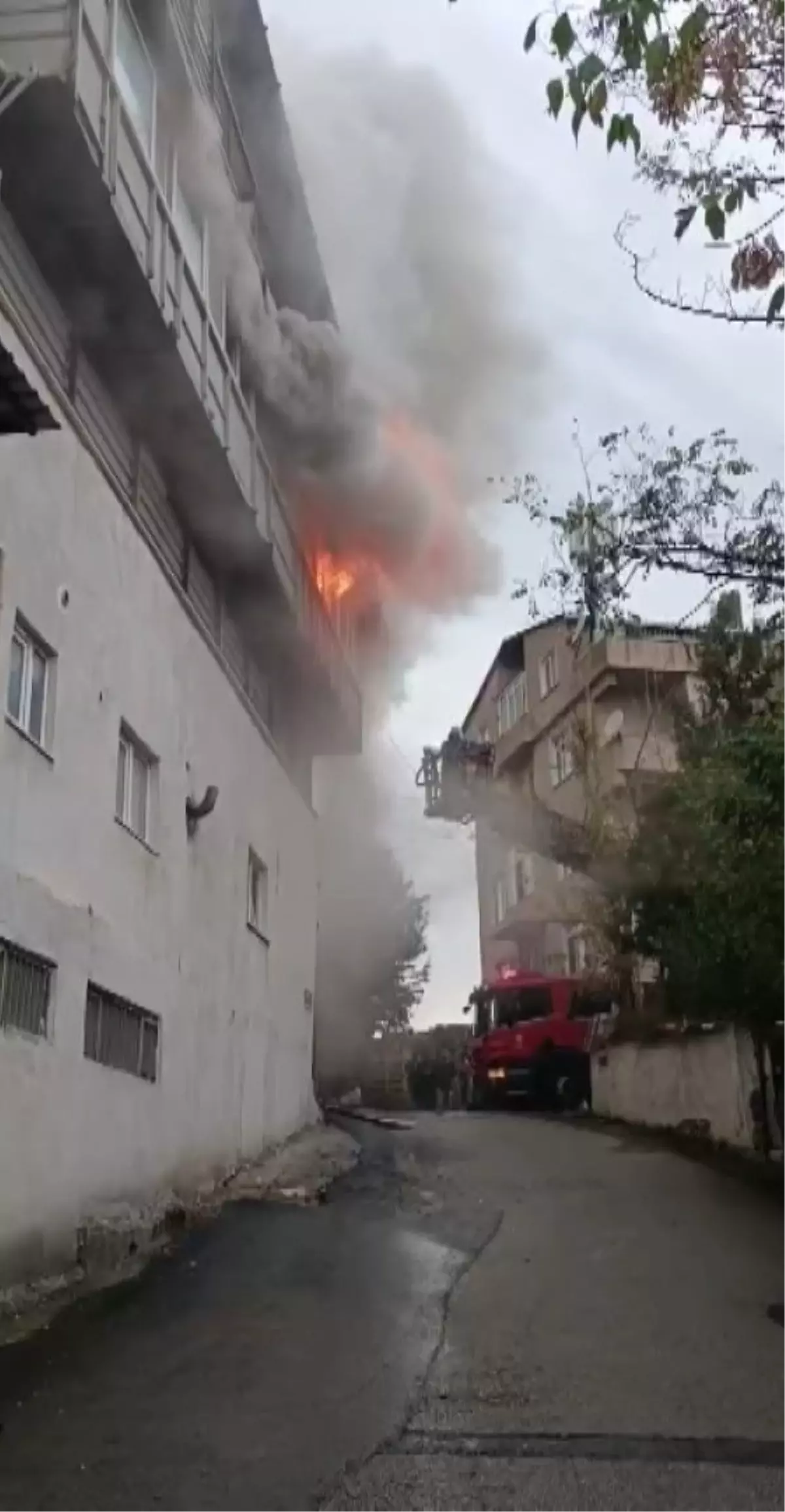 Umraniyede Kereste Atolyesinde Yangin Cikti