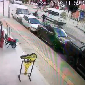 Umraniyede Motosiklet Yayaya Carpti Iki Kisi Yaralandi
