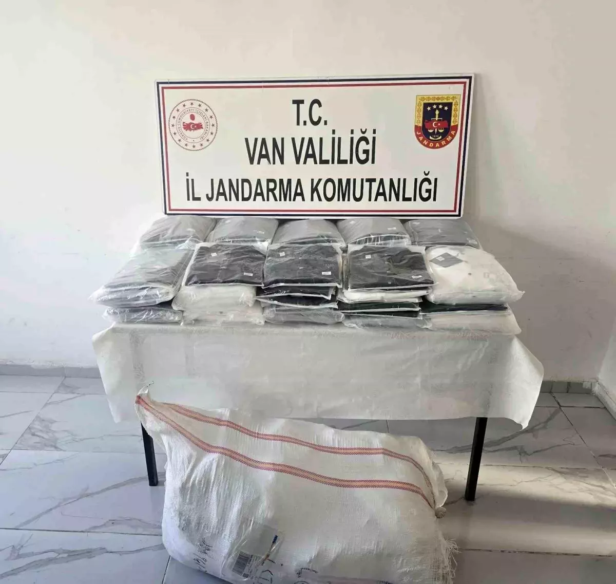 Vanda 3 Milyon TL Degerinde Gumruk Kacagi Malzeme Ele Gecirildi