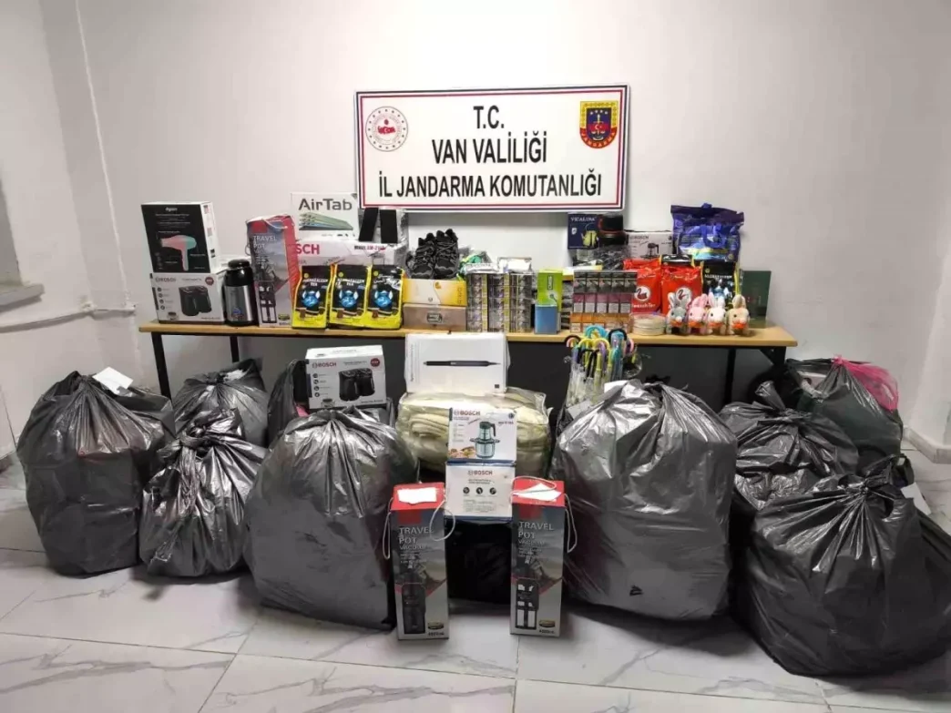 Vanin Baskale ilcesinde gumruk kacagi malzeme ele gecirildi