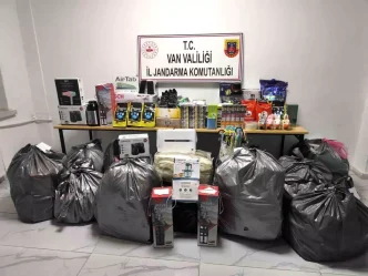 Vanin Baskale ilcesinde gumruk kacagi malzeme ele gecirildi