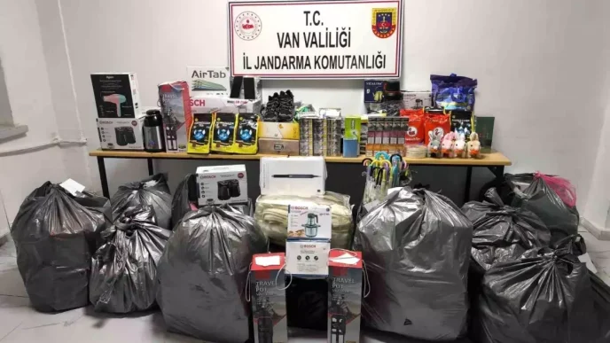 Vanin Baskale ilcesinde gumruk kacagi malzeme ele gecirildi