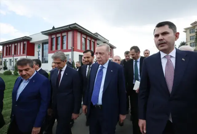 Yüzyılın Konut Projesi'nin detaylarını açıklayan Cumhurbaşkanı Erdoğan, örnek daireyi inceledi