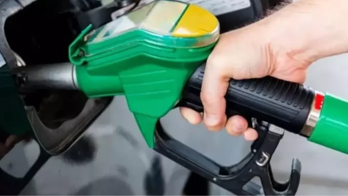 akaryakit fiyatlari 6 ekim 2025 benzine 19120369 8113 amp